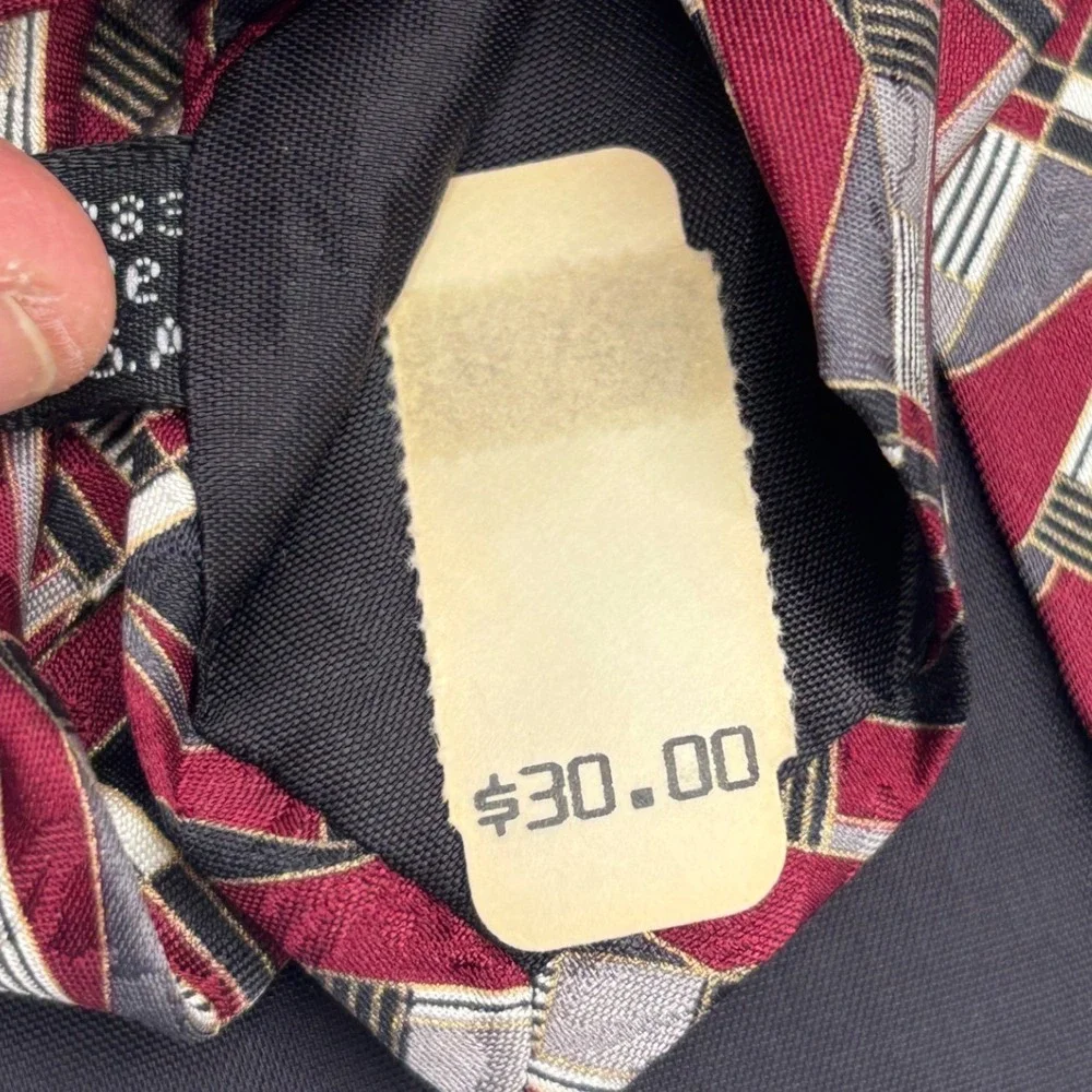 Gianfranco Ruffini Italy Men's 100% Silk Geometric Necktie Red Black Made USA